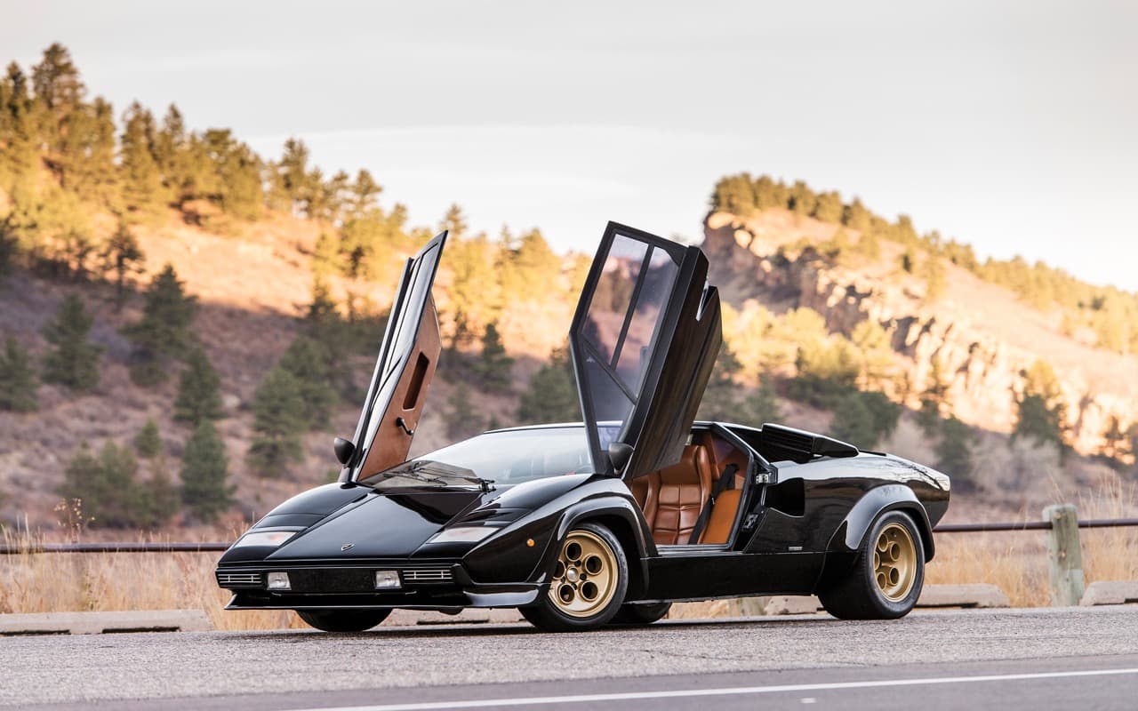 Lamborghini Countach side view
